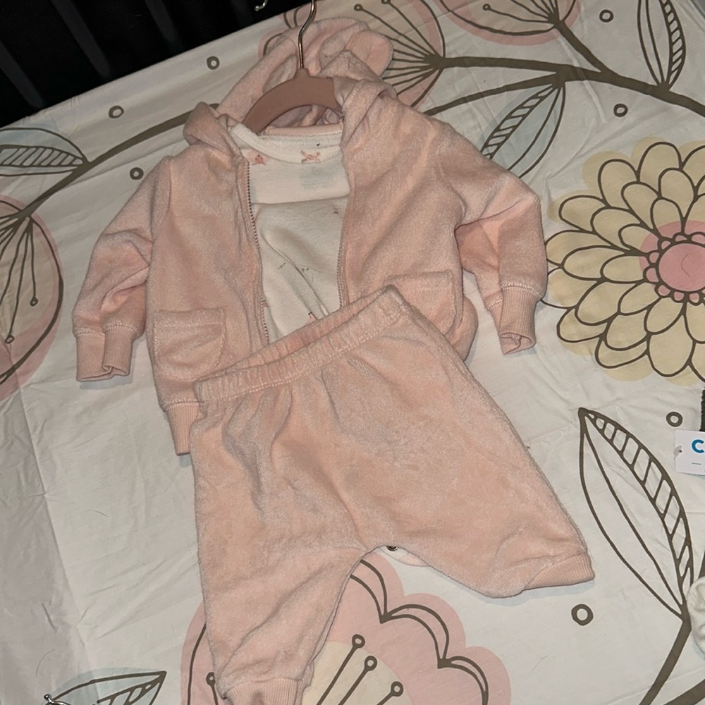 Carters 0-3 sweatsuit baby girl